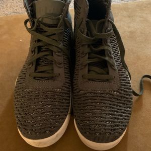 Men’s Nike Jordan’s kaki green size 9.5